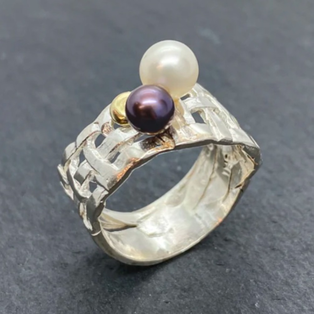Chi’s Gold & Silver Pearl Ring - Picture 4 of 13